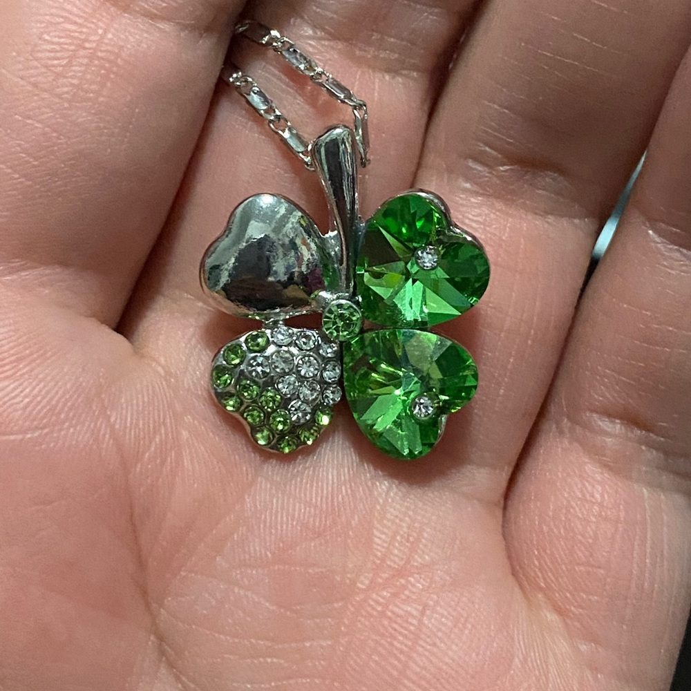 Gelncara Four Leaf Clover Necklace